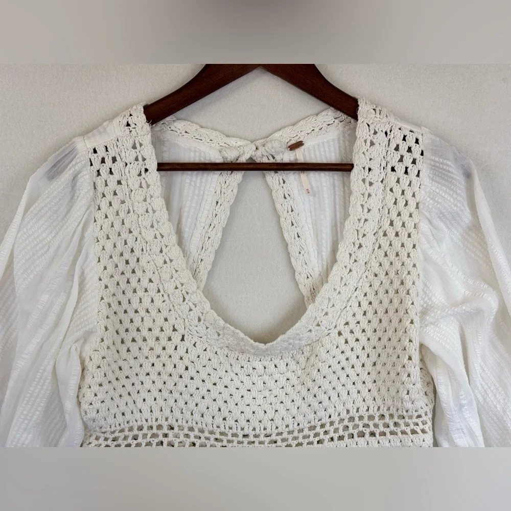 FREE PEOPLE Megan Crochet Cropped‎ Top Knit Cream Open Back Long Sleeve Medium